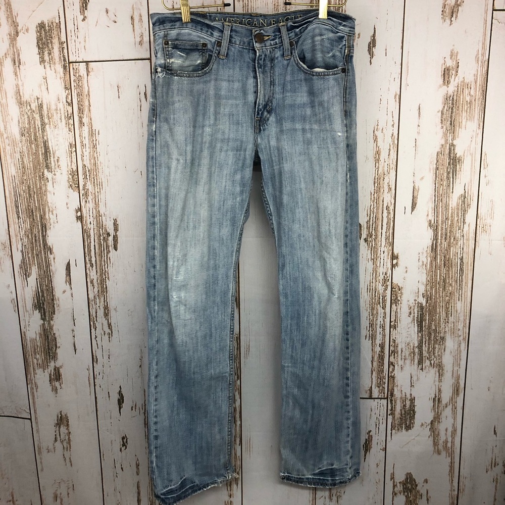 American Eagle Jeans, Relaxed Fit Size 32/34. In excellent distressed condition!